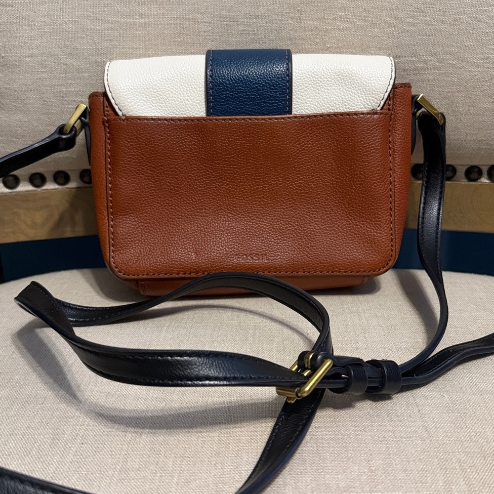 Fossil “Mandy” Small Leather Crossbody Bag - Picture 2 of 16